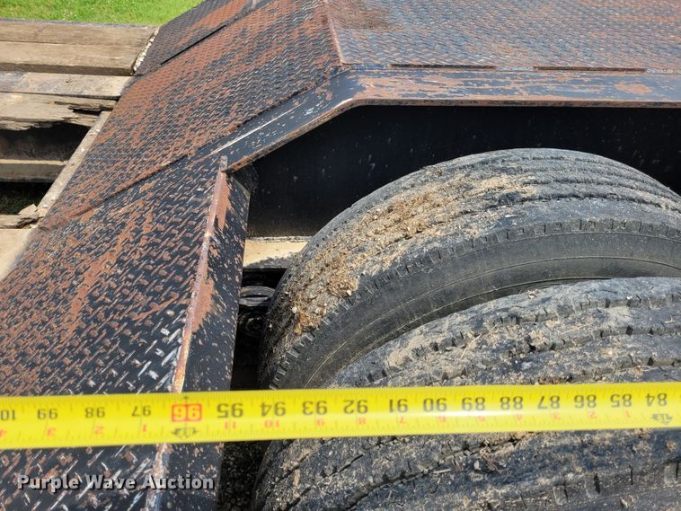 image for item FC9144 2004 Eager Beaver 35GSL  lowboy equipment trailer