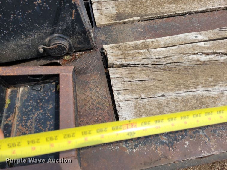 image for item FC9144 2004 Eager Beaver 35GSL  lowboy equipment trailer