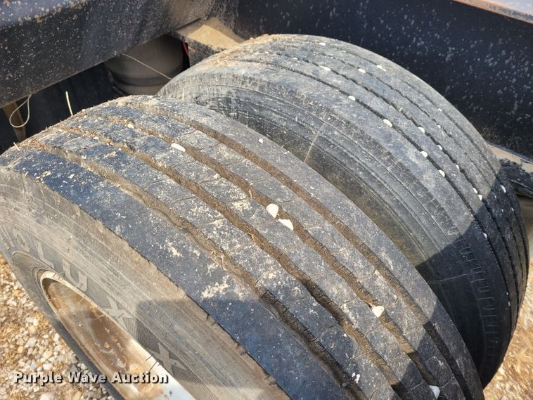 image for item FC9144 2004 Eager Beaver 35GSL  lowboy equipment trailer