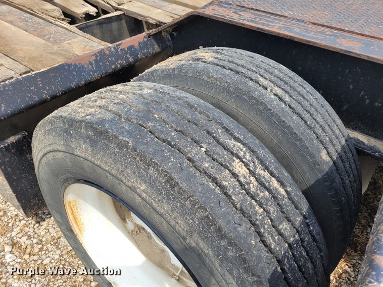 image for item FC9144 2004 Eager Beaver 35GSL  lowboy equipment trailer