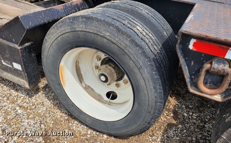 image for item FC9144 2004 Eager Beaver 35GSL  lowboy equipment trailer