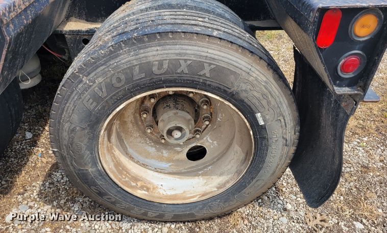 image for item FC9144 2004 Eager Beaver 35GSL  lowboy equipment trailer