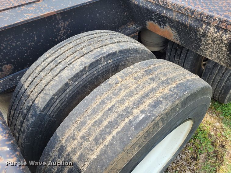 image for item FC9144 2004 Eager Beaver 35GSL  lowboy equipment trailer