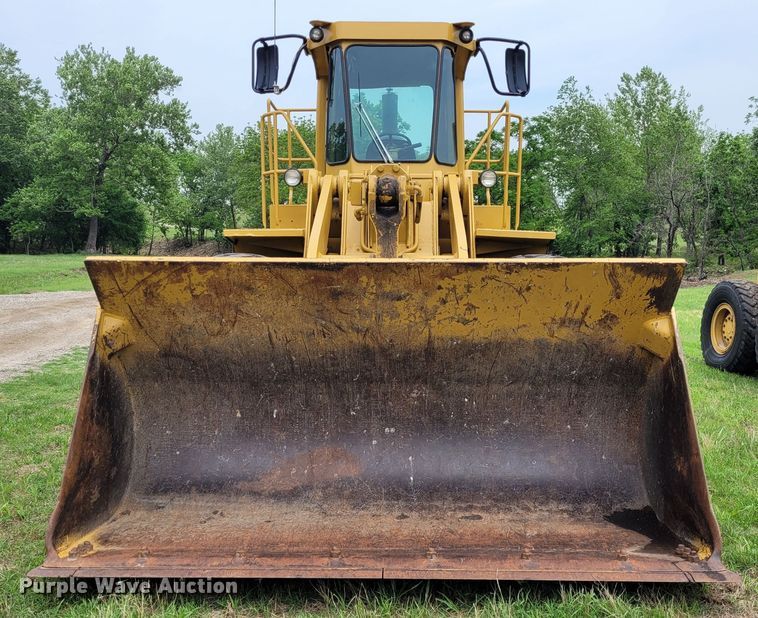 image for item FC9151 1983 Caterpillar 966D  wheel loader