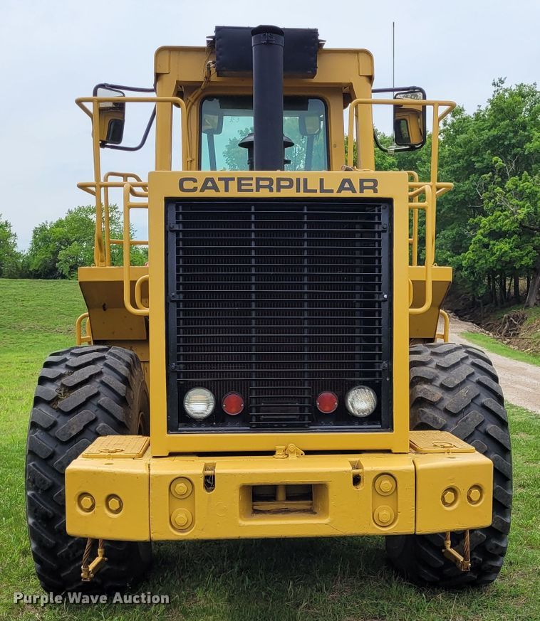 image for item FC9151 1983 Caterpillar 966D  wheel loader