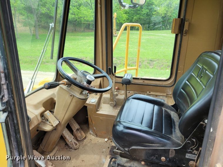 image for item FC9151 1983 Caterpillar 966D  wheel loader