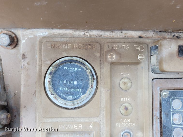 image for item FC9151 1983 Caterpillar 966D  wheel loader