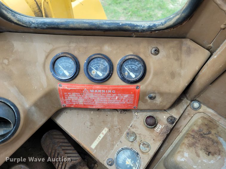 image for item FC9151 1983 Caterpillar 966D  wheel loader