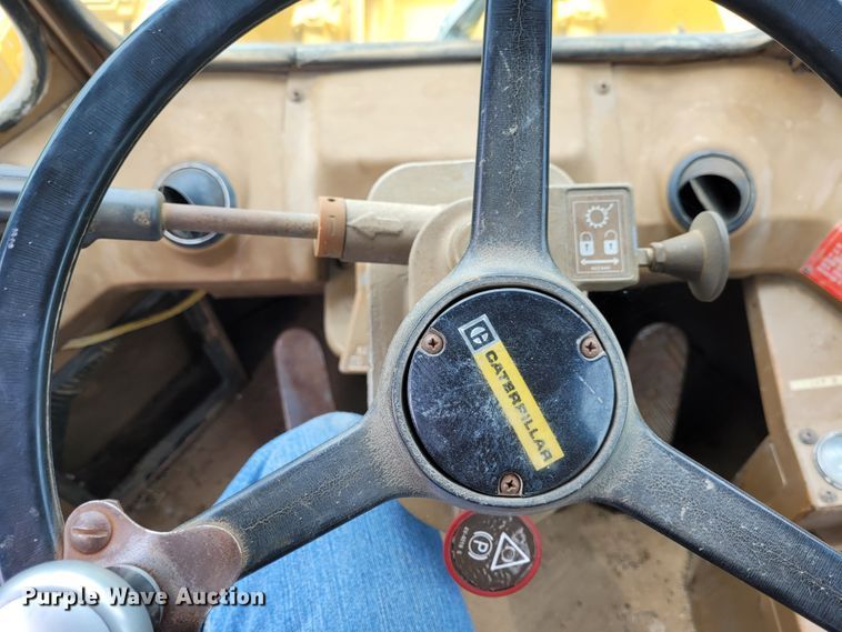 image for item FC9151 1983 Caterpillar 966D  wheel loader