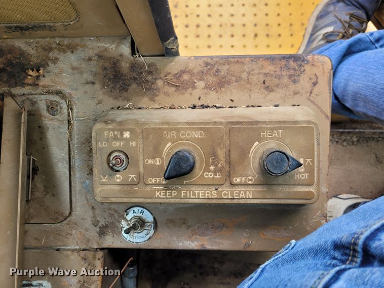 image for item FC9151 1983 Caterpillar 966D  wheel loader