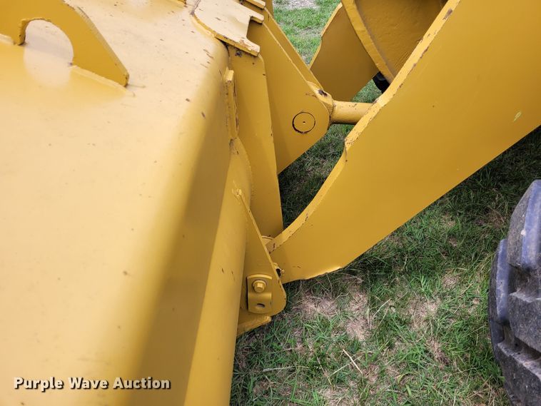 image for item FC9151 1983 Caterpillar 966D  wheel loader