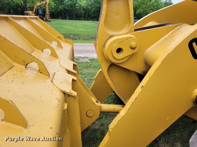 image for item FC9151 1983 Caterpillar 966D  wheel loader