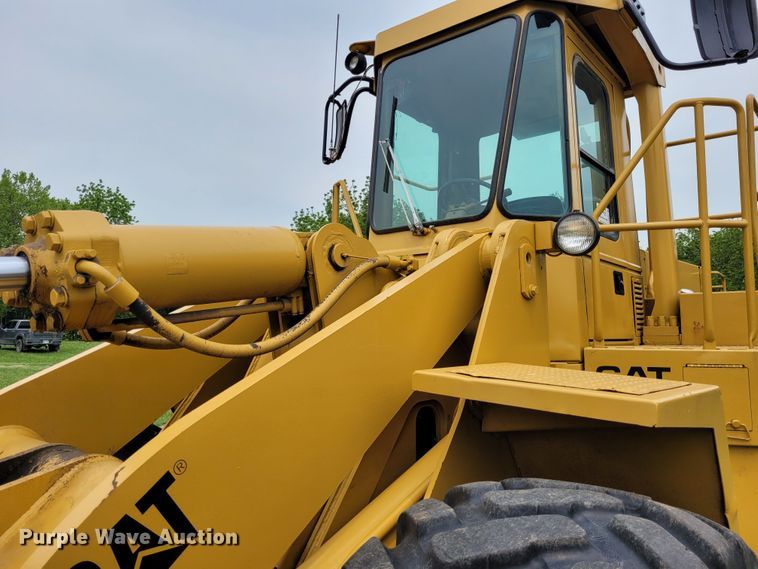 image for item FC9151 1983 Caterpillar 966D  wheel loader