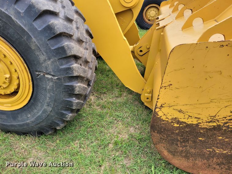 image for item FC9151 1983 Caterpillar 966D  wheel loader