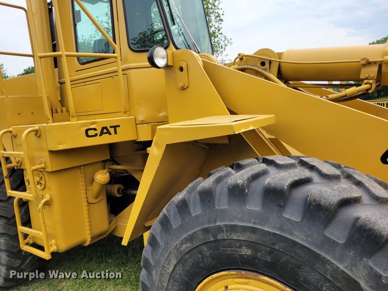 image for item FC9151 1983 Caterpillar 966D  wheel loader