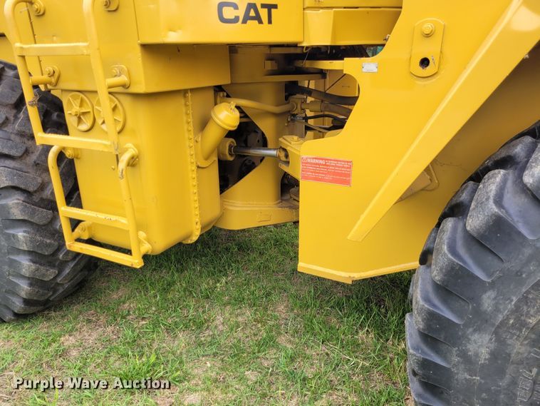 image for item FC9151 1983 Caterpillar 966D  wheel loader