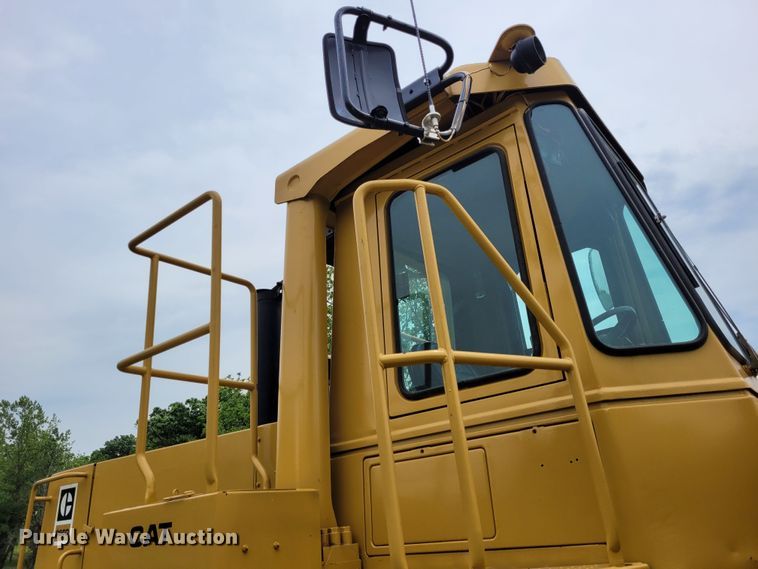 image for item FC9151 1983 Caterpillar 966D  wheel loader