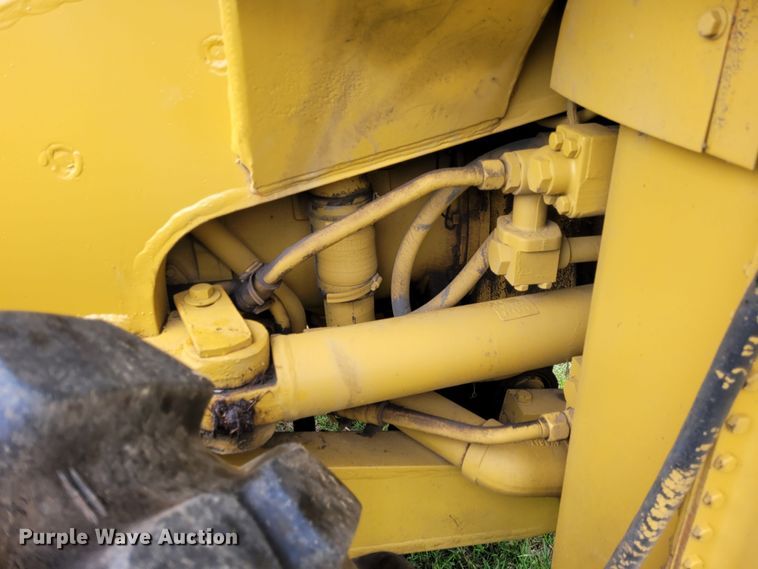 image for item FC9151 1983 Caterpillar 966D  wheel loader