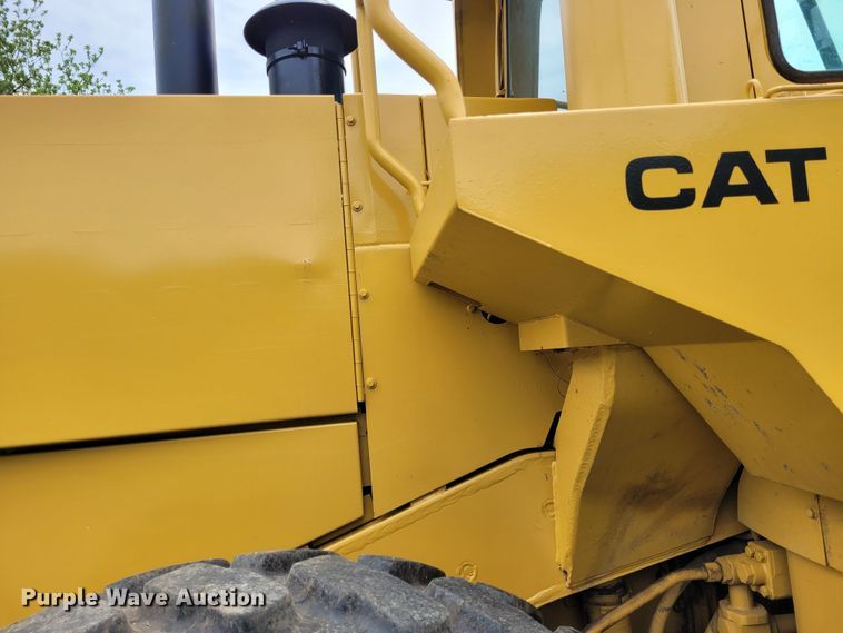 image for item FC9151 1983 Caterpillar 966D  wheel loader