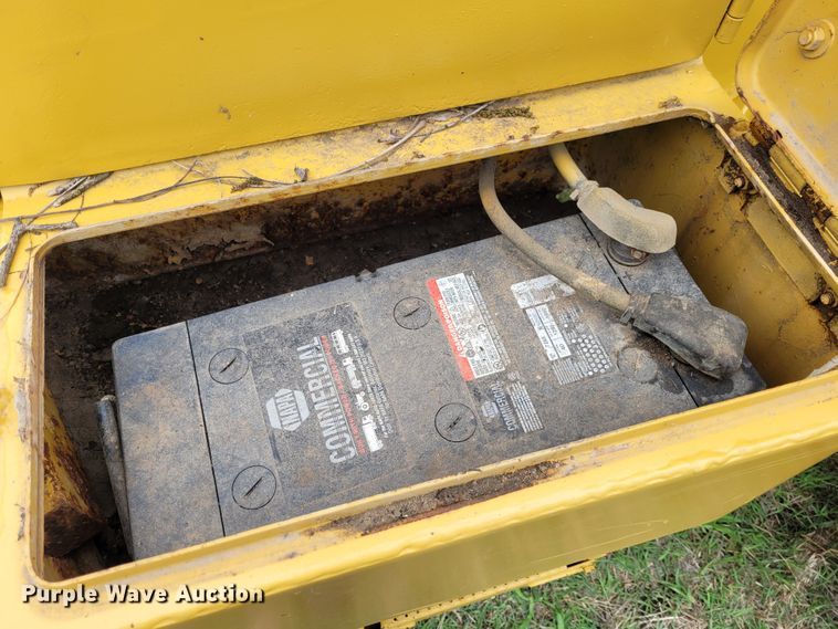 image for item FC9151 1983 Caterpillar 966D  wheel loader