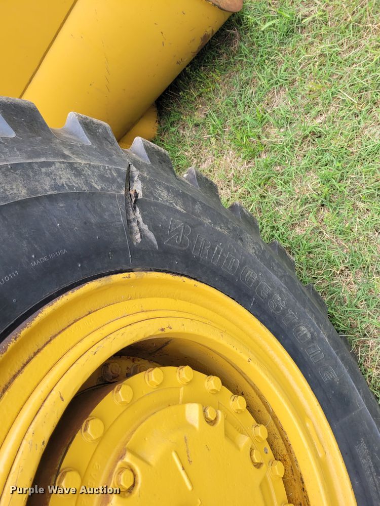 image for item FC9151 1983 Caterpillar 966D  wheel loader