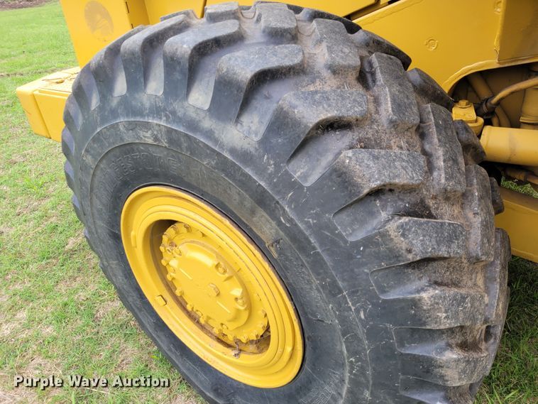 image for item FC9151 1983 Caterpillar 966D  wheel loader