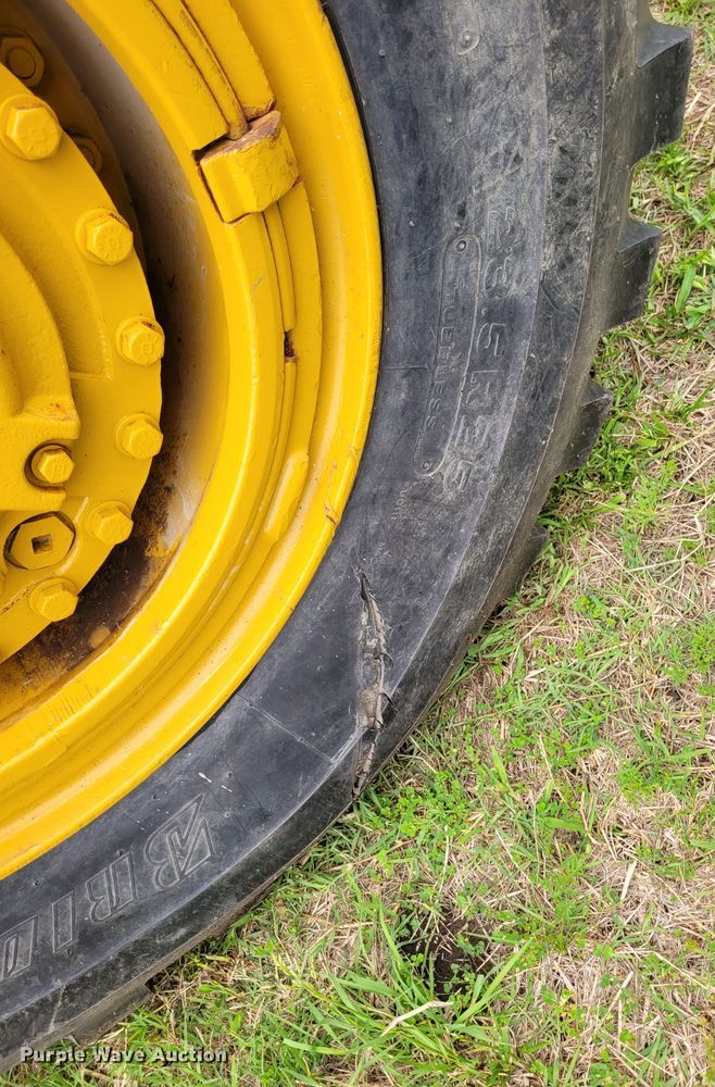 image for item FC9151 1983 Caterpillar 966D  wheel loader