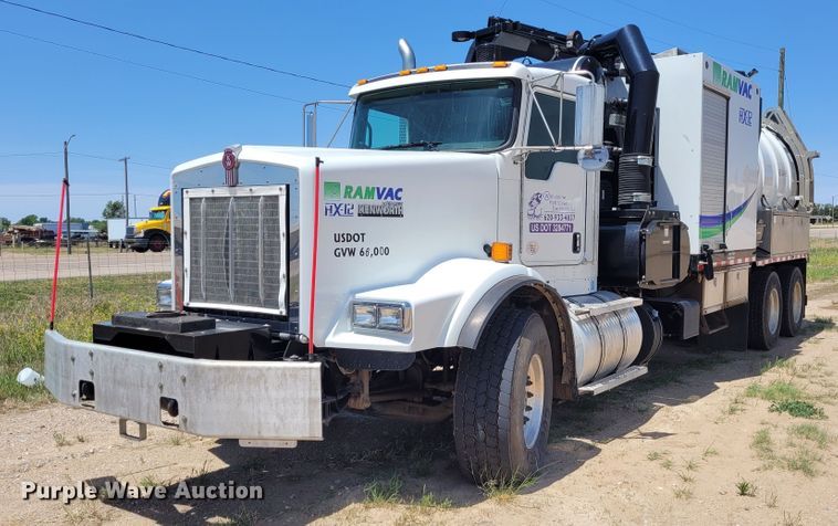 image for item FC9155 2015 Kenworth T800  hydrovac truck