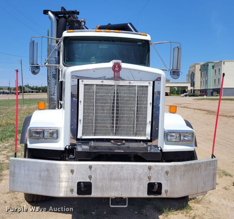 image for item FC9155 2015 Kenworth T800  hydrovac truck