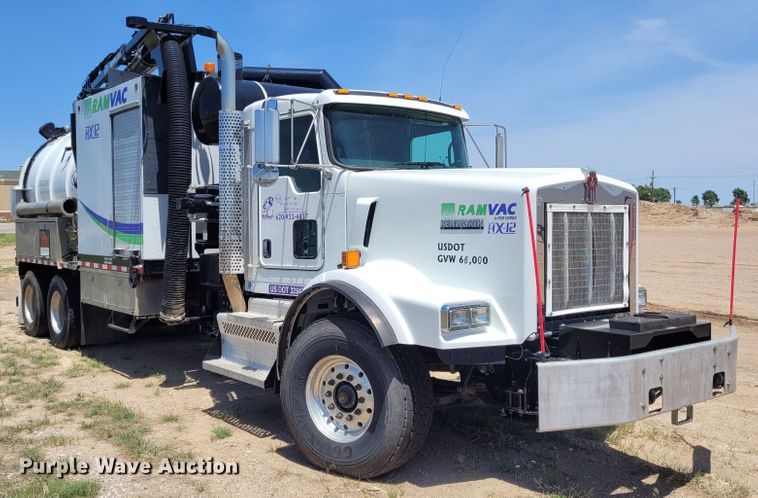 image for item FC9155 2015 Kenworth T800  hydrovac truck