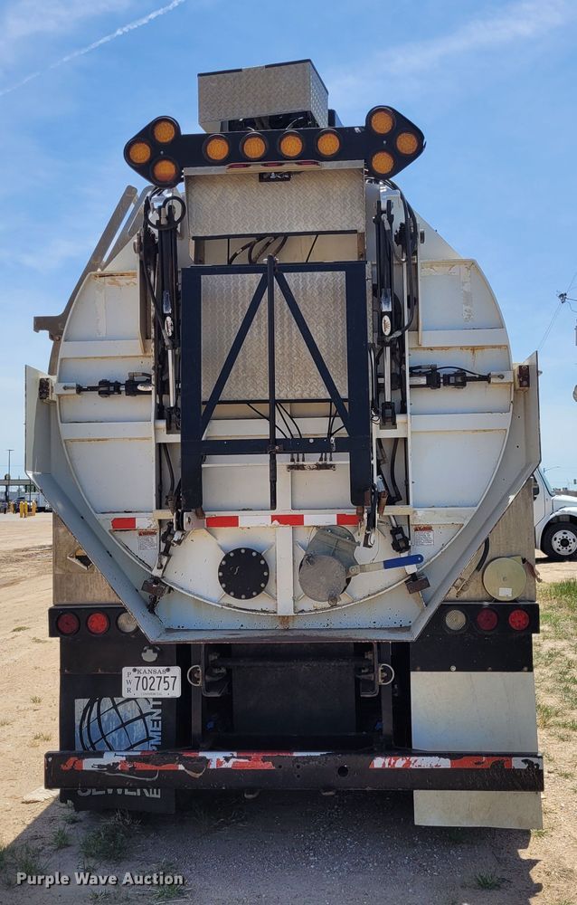 image for item FC9155 2015 Kenworth T800  hydrovac truck