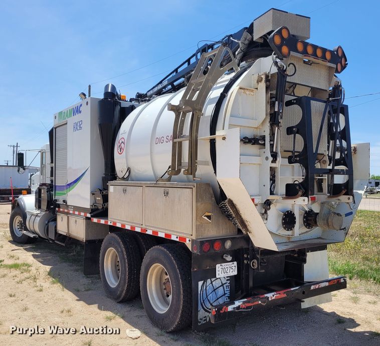 image for item FC9155 2015 Kenworth T800  hydrovac truck