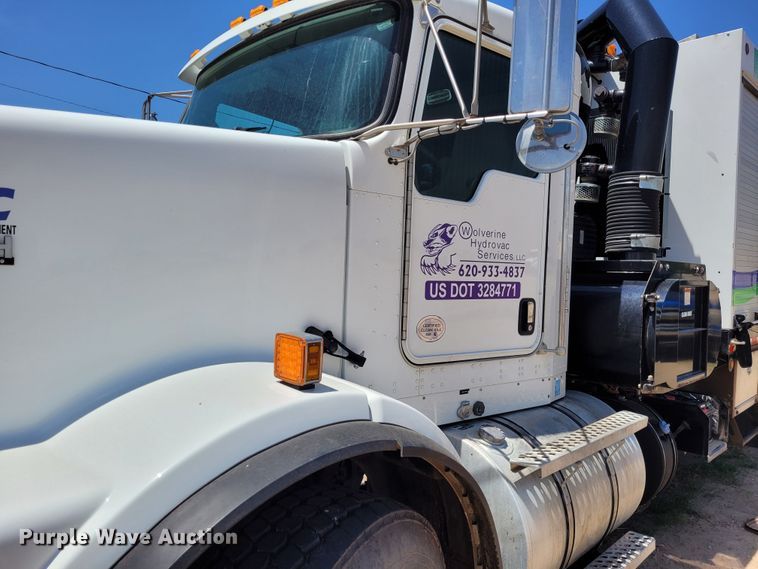 image for item FC9155 2015 Kenworth T800  hydrovac truck