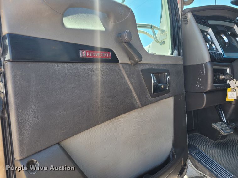 image for item FC9155 2015 Kenworth T800  hydrovac truck