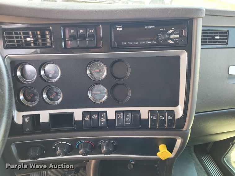 image for item FC9155 2015 Kenworth T800  hydrovac truck