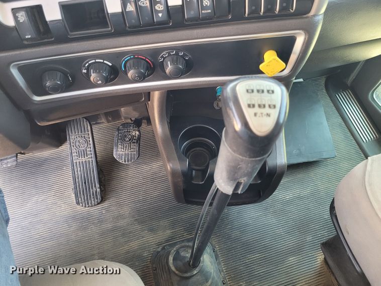 image for item FC9155 2015 Kenworth T800  hydrovac truck