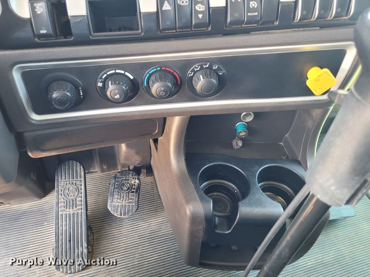 image for item FC9155 2015 Kenworth T800  hydrovac truck