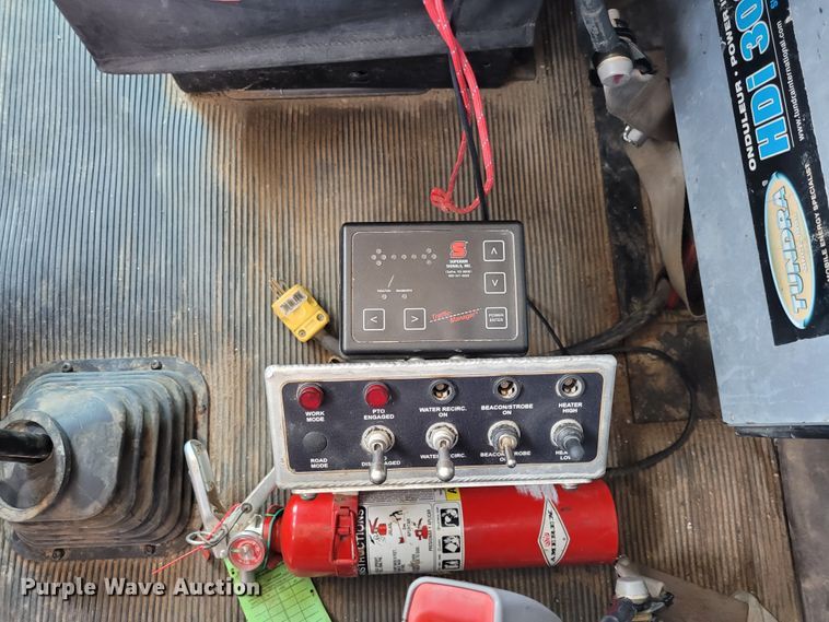 image for item FC9155 2015 Kenworth T800  hydrovac truck