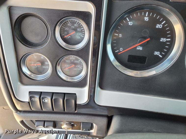 image for item FC9155 2015 Kenworth T800  hydrovac truck