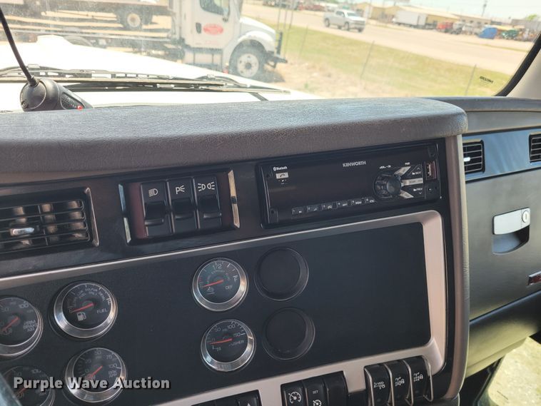 image for item FC9155 2015 Kenworth T800  hydrovac truck