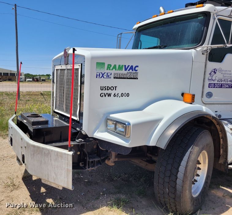 image for item FC9155 2015 Kenworth T800  hydrovac truck