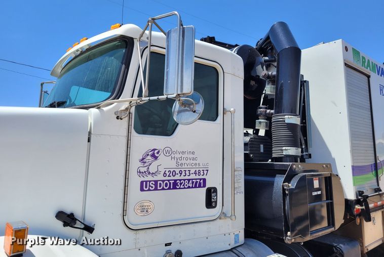 image for item FC9155 2015 Kenworth T800  hydrovac truck