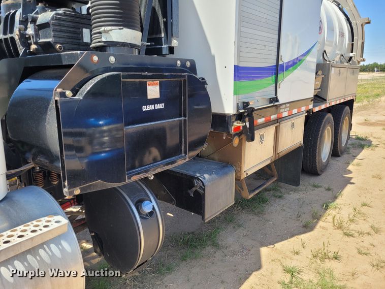 image for item FC9155 2015 Kenworth T800  hydrovac truck
