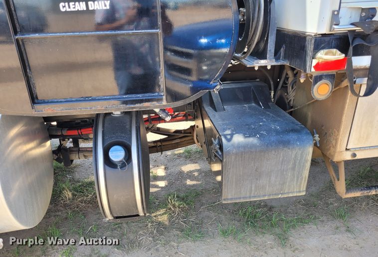 image for item FC9155 2015 Kenworth T800  hydrovac truck