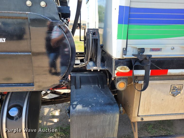 image for item FC9155 2015 Kenworth T800  hydrovac truck