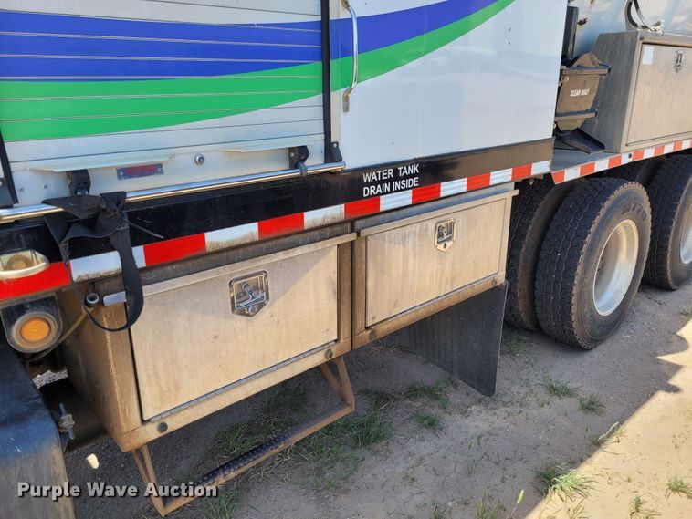 image for item FC9155 2015 Kenworth T800  hydrovac truck