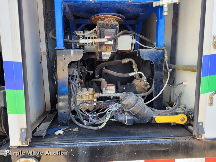 image for item FC9155 2015 Kenworth T800  hydrovac truck