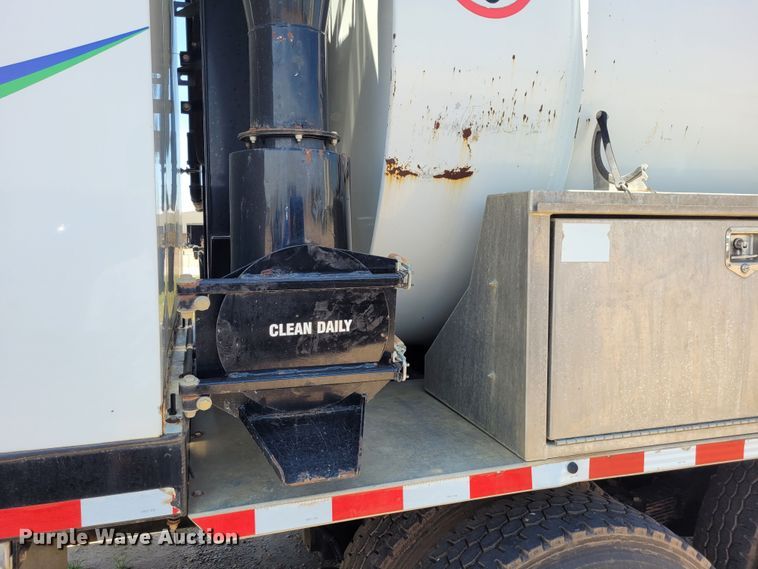 image for item FC9155 2015 Kenworth T800  hydrovac truck