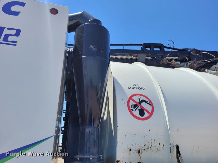 image for item FC9155 2015 Kenworth T800  hydrovac truck