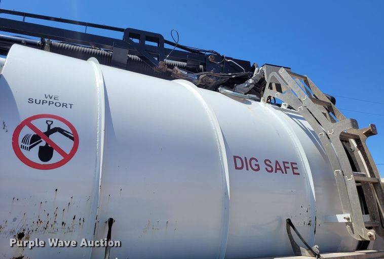 image for item FC9155 2015 Kenworth T800  hydrovac truck